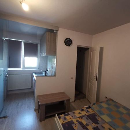 Holidays Inn Studio Букурещ Екстериор снимка