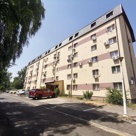 Holidays Inn Studio Букурещ Екстериор снимка