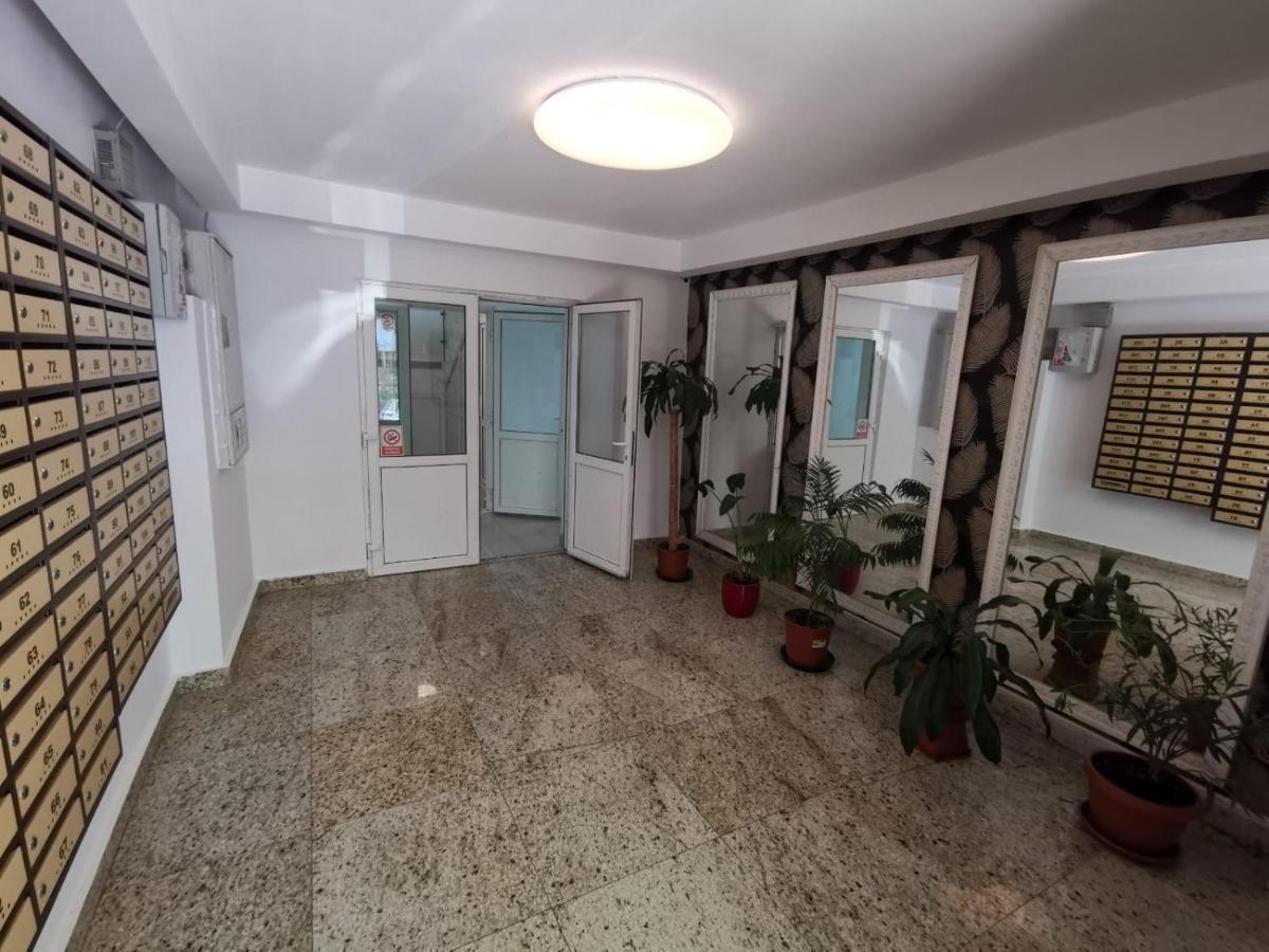 Holidays Inn Studio Букурещ Екстериор снимка