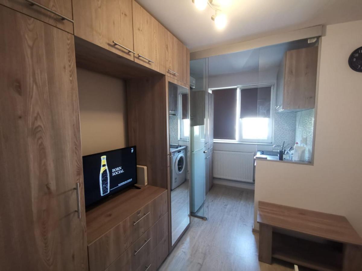 Holidays Inn Studio Букурещ Екстериор снимка