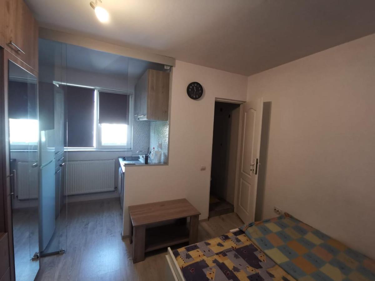 Holidays Inn Studio Букурещ Екстериор снимка
